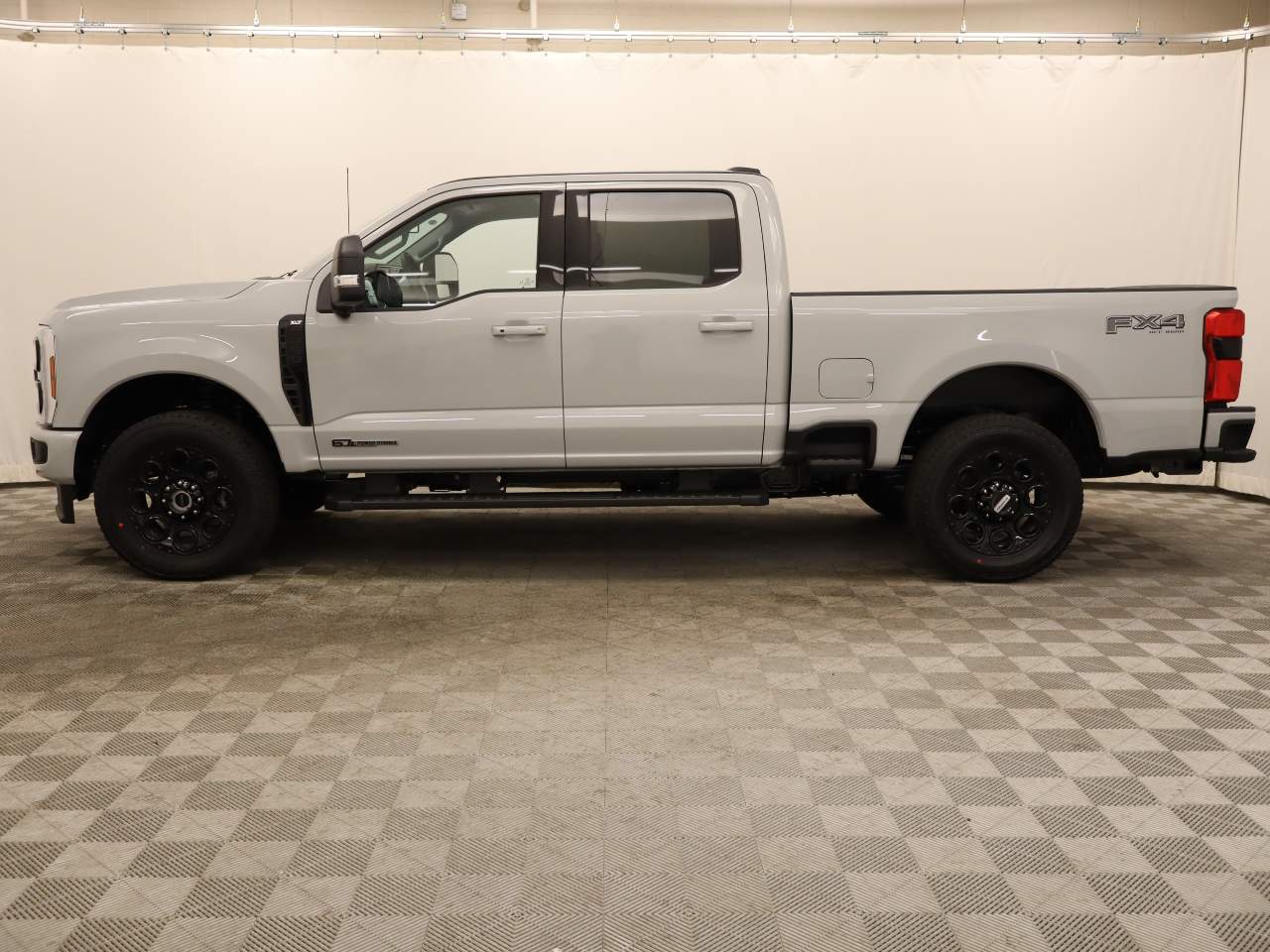 2025 Ford F-250 Super Duty Crew Cab XLT