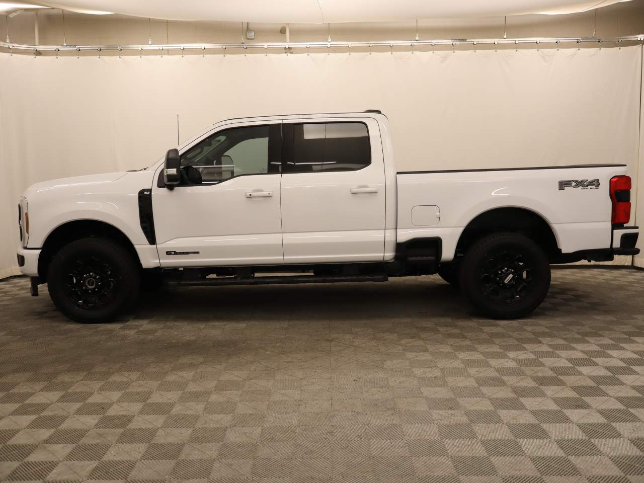 2025 Ford F-250 Super Duty Crew Cab XLT