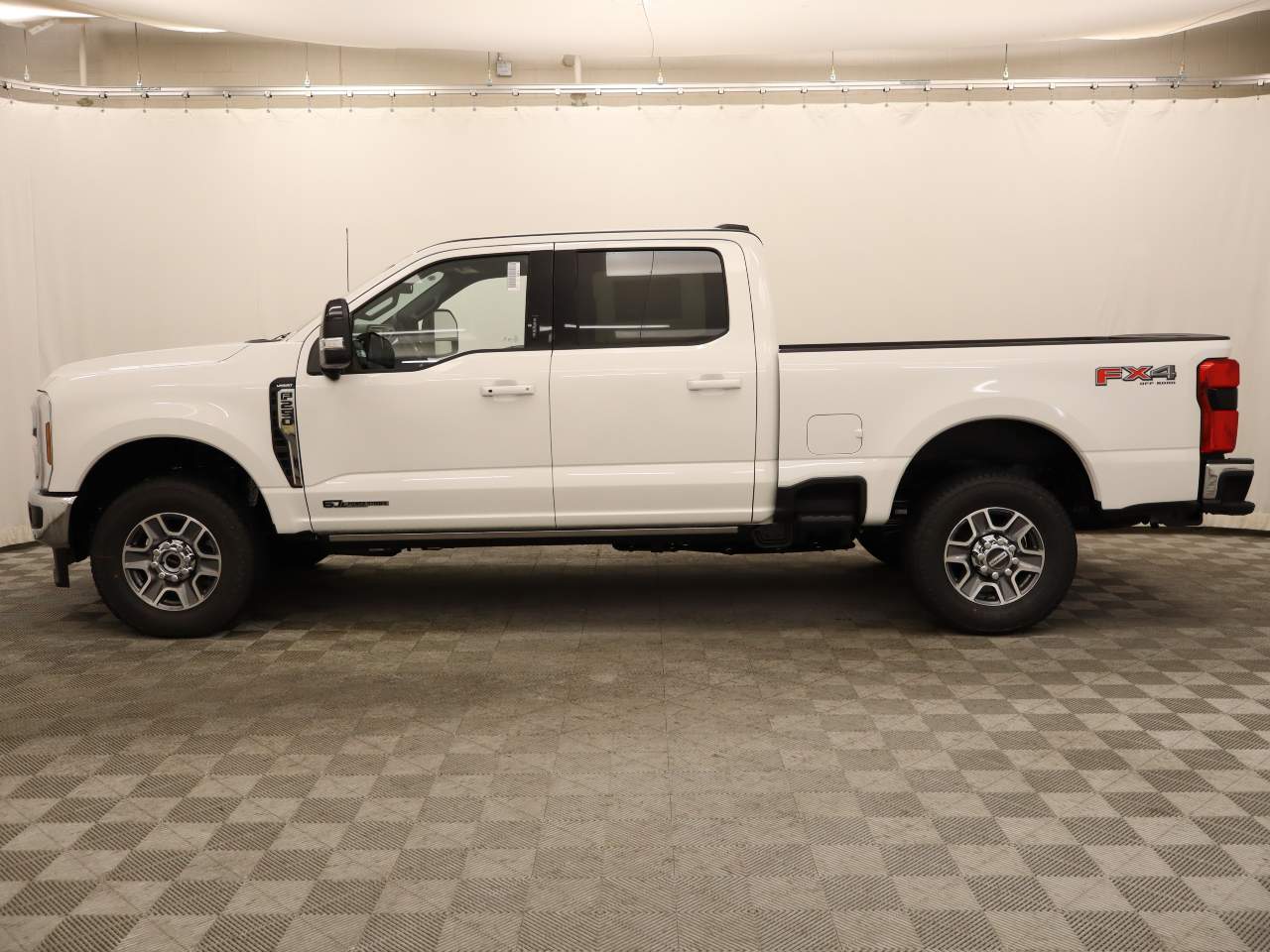 2026 Ford F-250 Lariat photo 2
