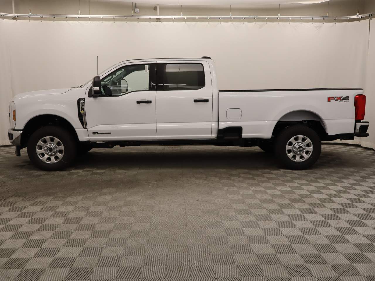 2024 Ford F-350 Super Duty SRW Crew Cab XLT