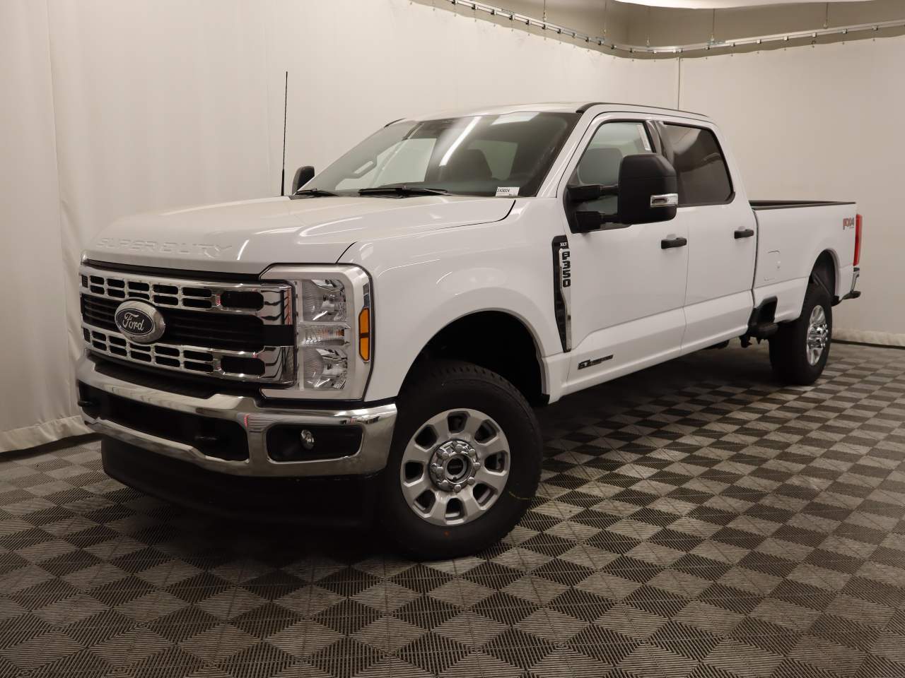 2024 Ford F-350 Super Duty SRW Crew Cab XLT