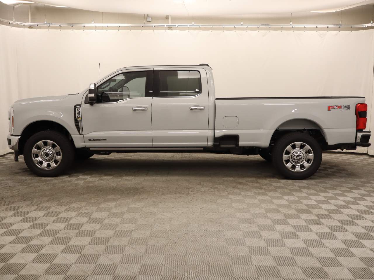 2025 Ford F-350 Super Duty SRW Crew Cab Lariat