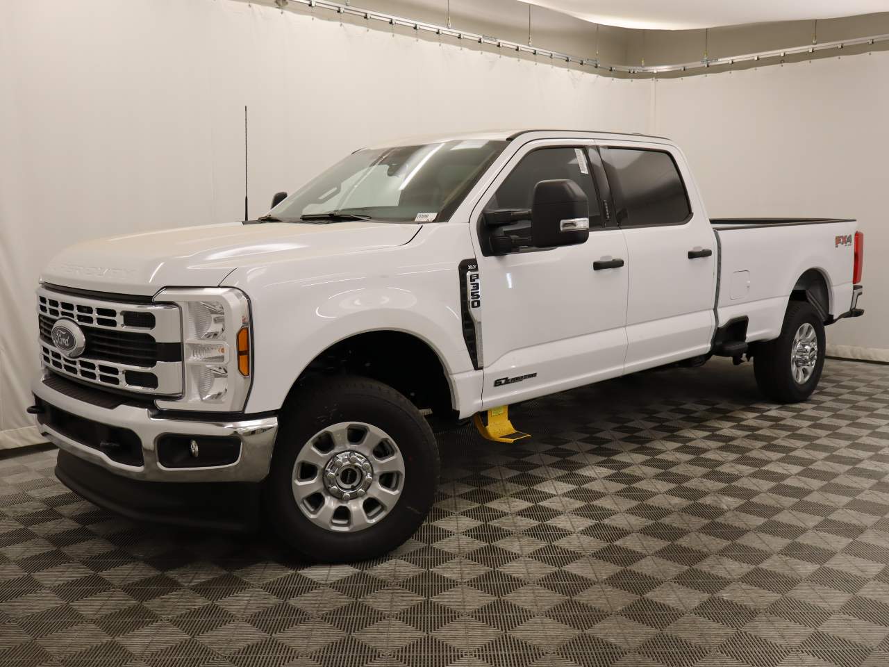 2024 Ford F-350 Super Duty SRW Crew Cab XLT