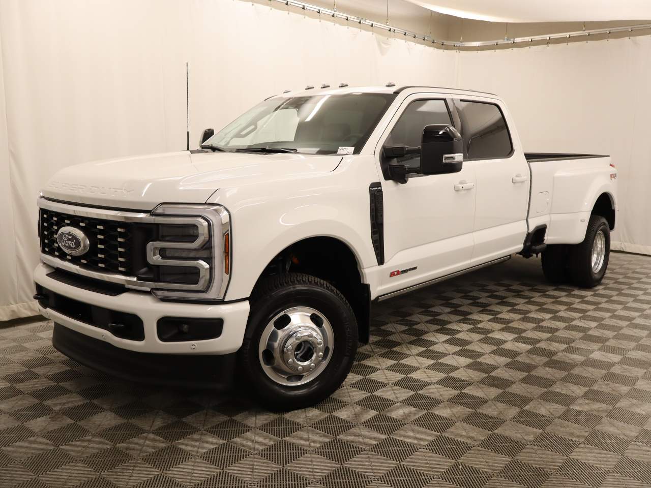 2026 Ford F-350 Super Duty DRW Crew Cab Platinum
