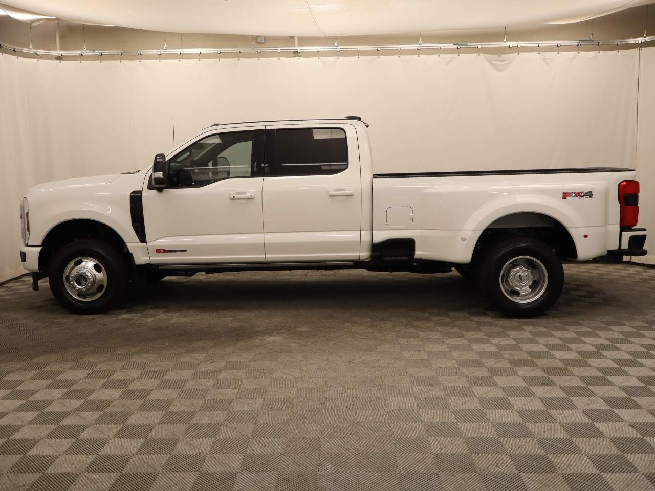2026 Ford F-350 Super Duty DRW Crew Cab Platinum
