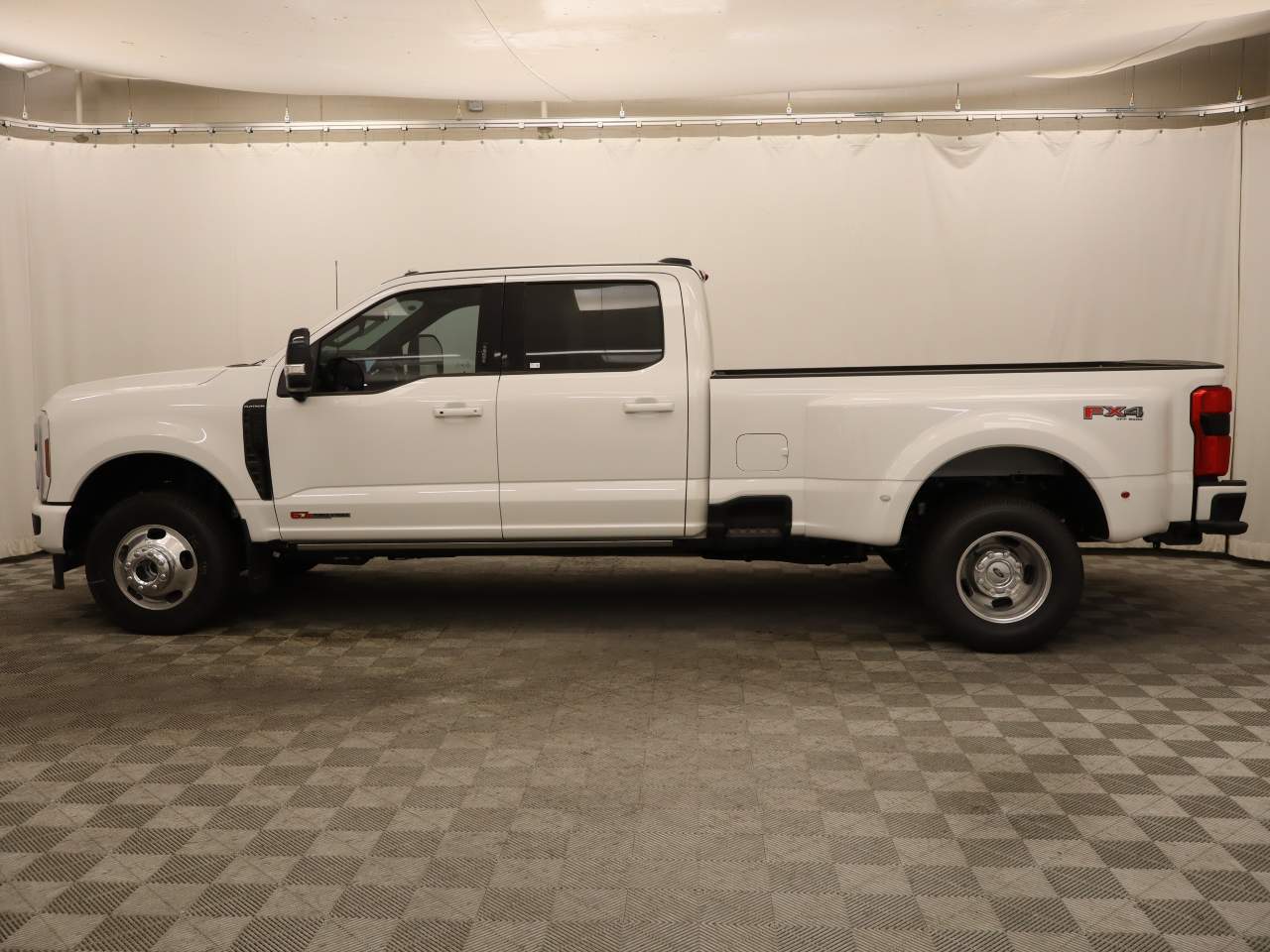 2026 Ford F-350 Super Duty DRW Crew Cab Platinum