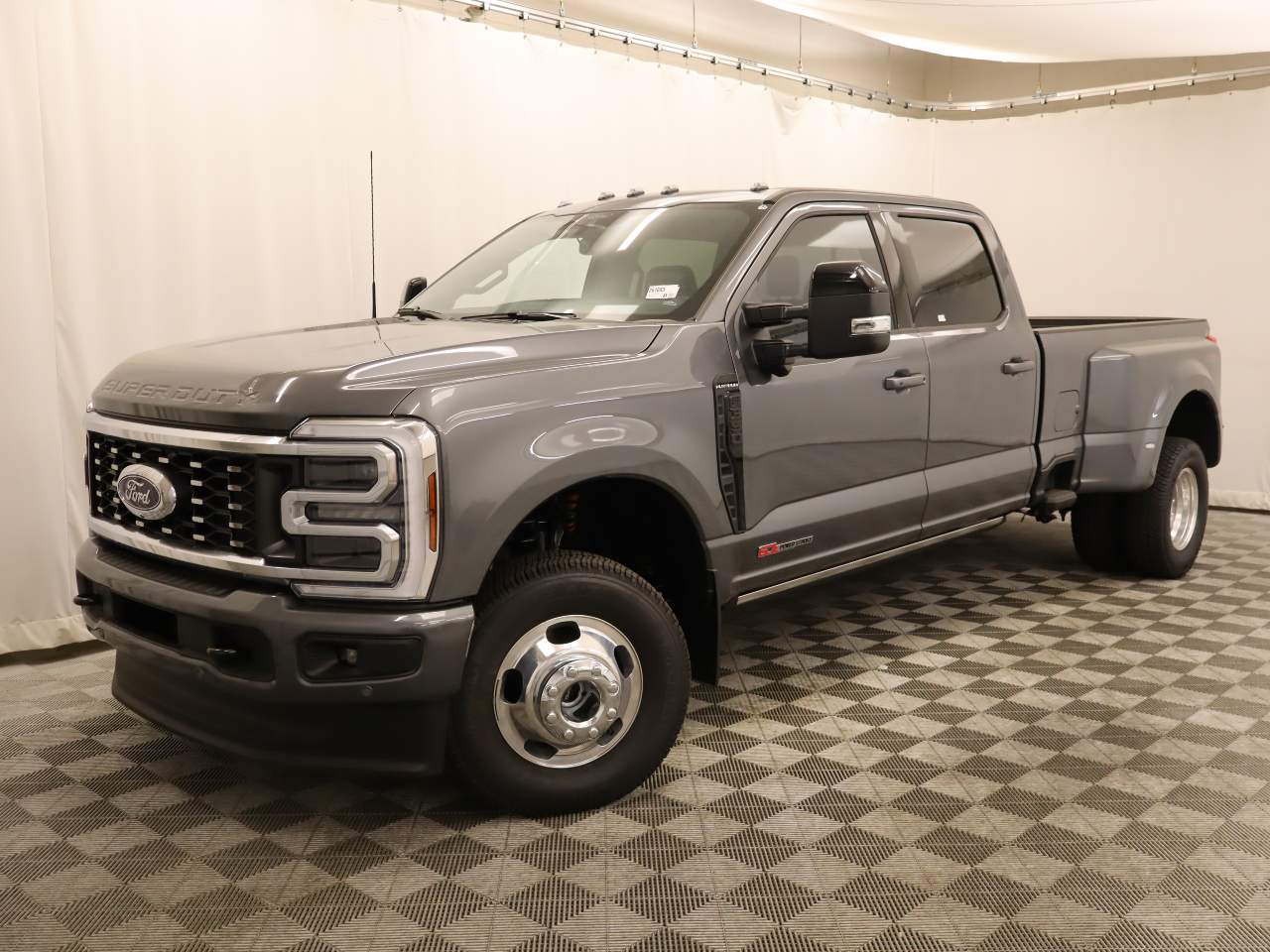 2026 Ford F-350 Super Duty DRW Crew Cab Platinum