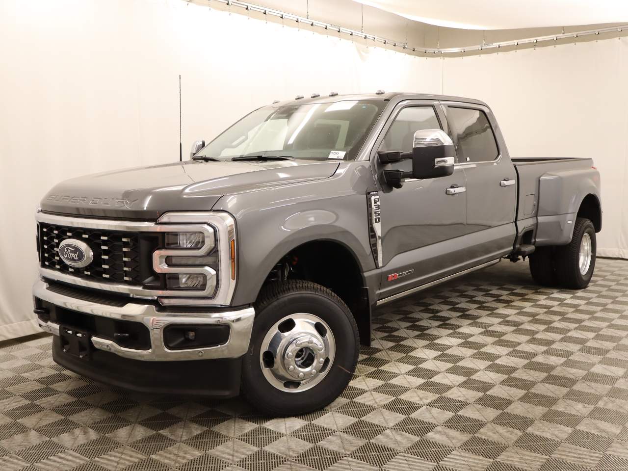 2026 Ford F-350 Super Duty DRW Crew Cab Lariat