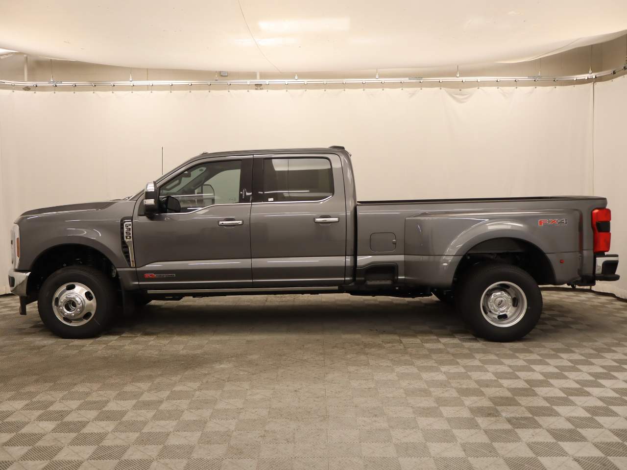 2026 Ford F-350 Super Duty DRW Crew Cab Lariat