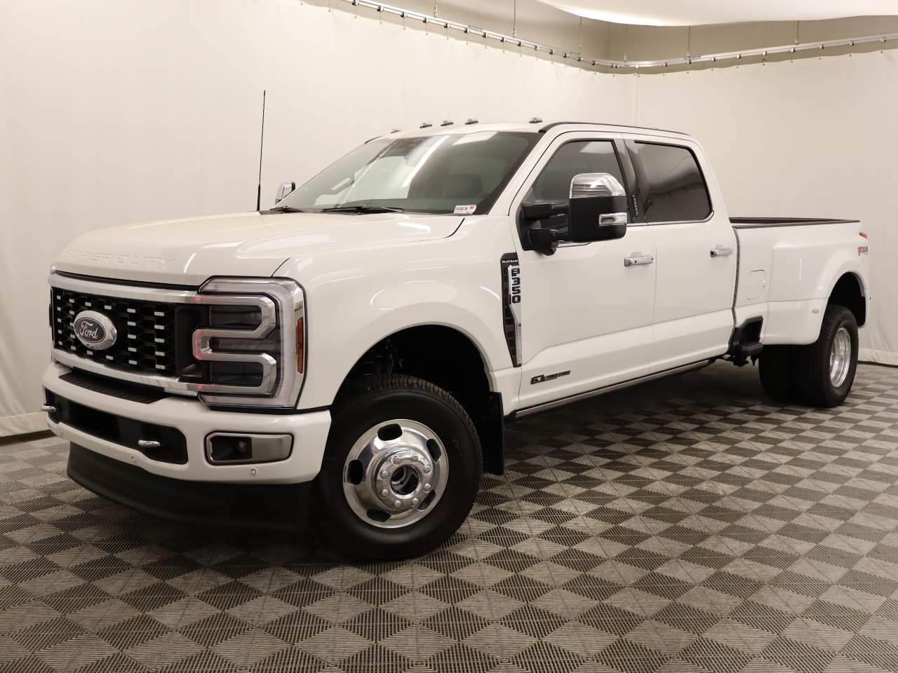 2024 Ford F-350 Super Duty DRW Crew Cab Platinum