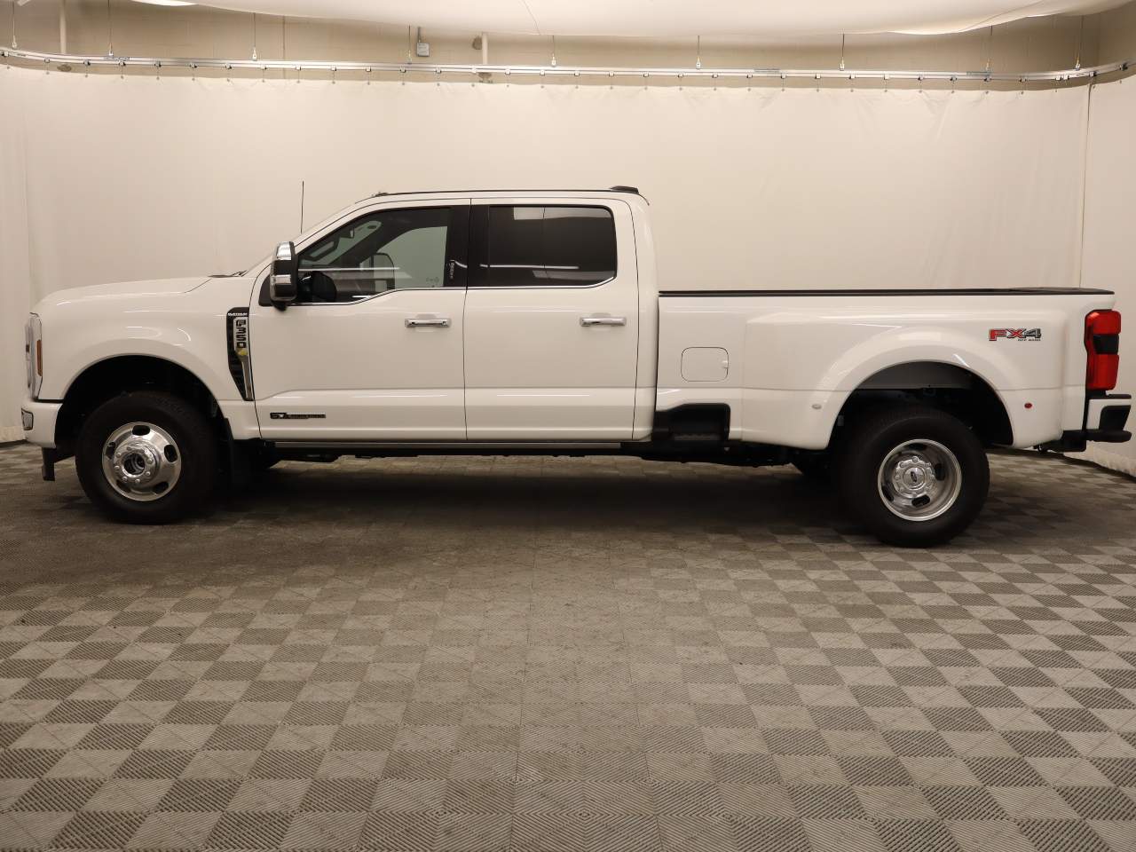 2024 Ford F-350 Super Duty DRW Crew Cab Platinum