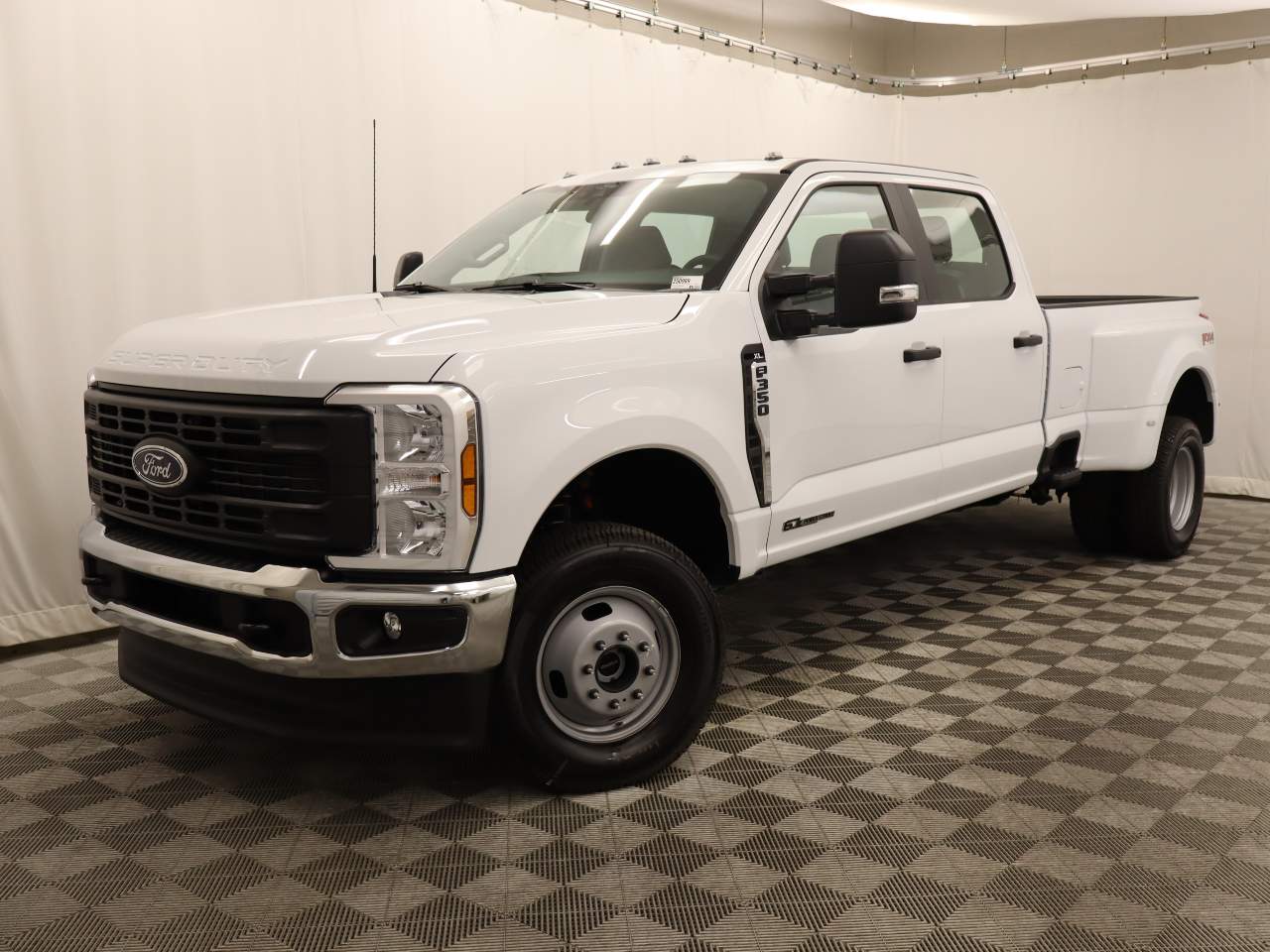 2025 Ford F-350 Super Duty DRW Crew Cab XL