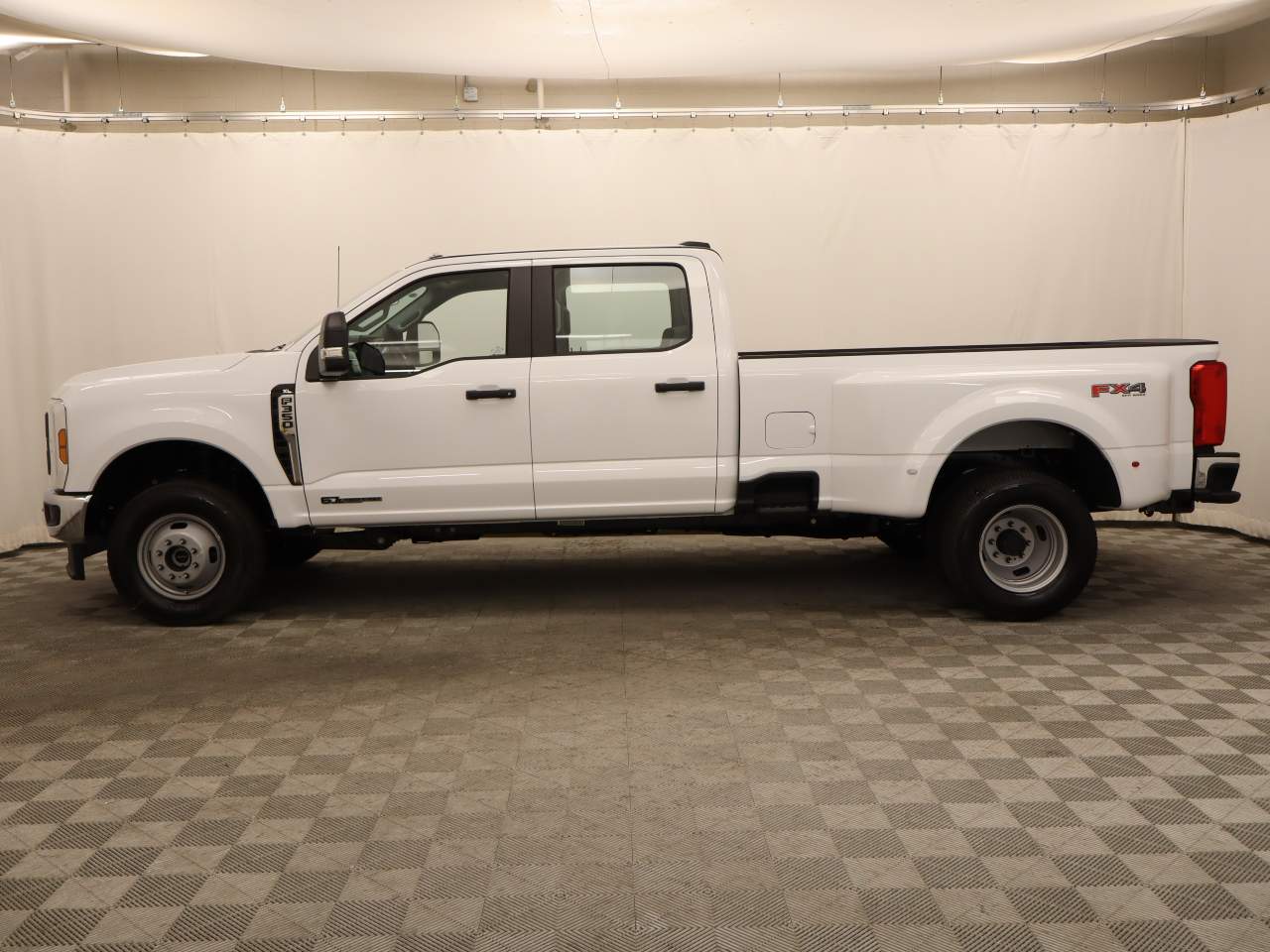 2025 Ford F-350 Super Duty DRW Crew Cab XL