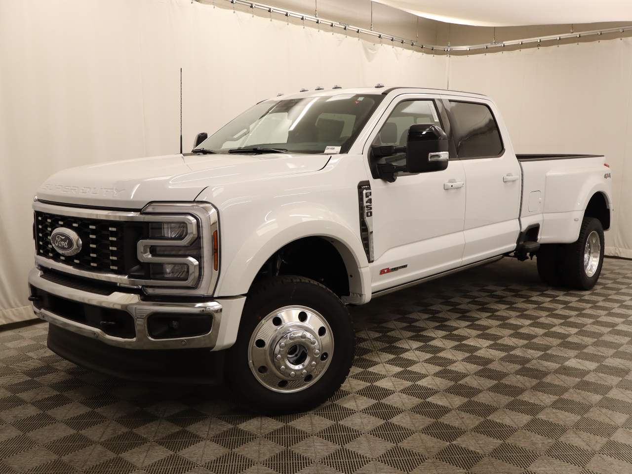 2026 Ford F-450 Super Duty DRW Lariat