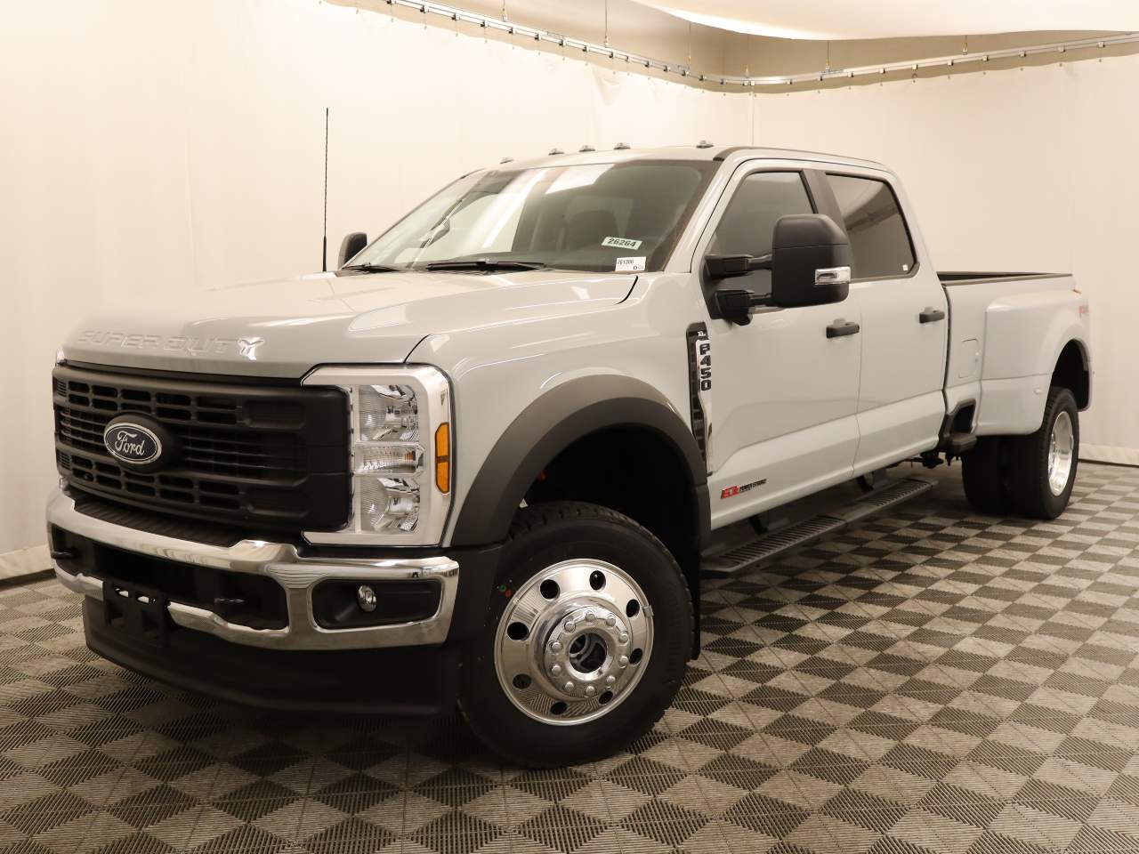2026 Ford F-450 XL 4x4 Crew Cab 8' Box DRW's photo