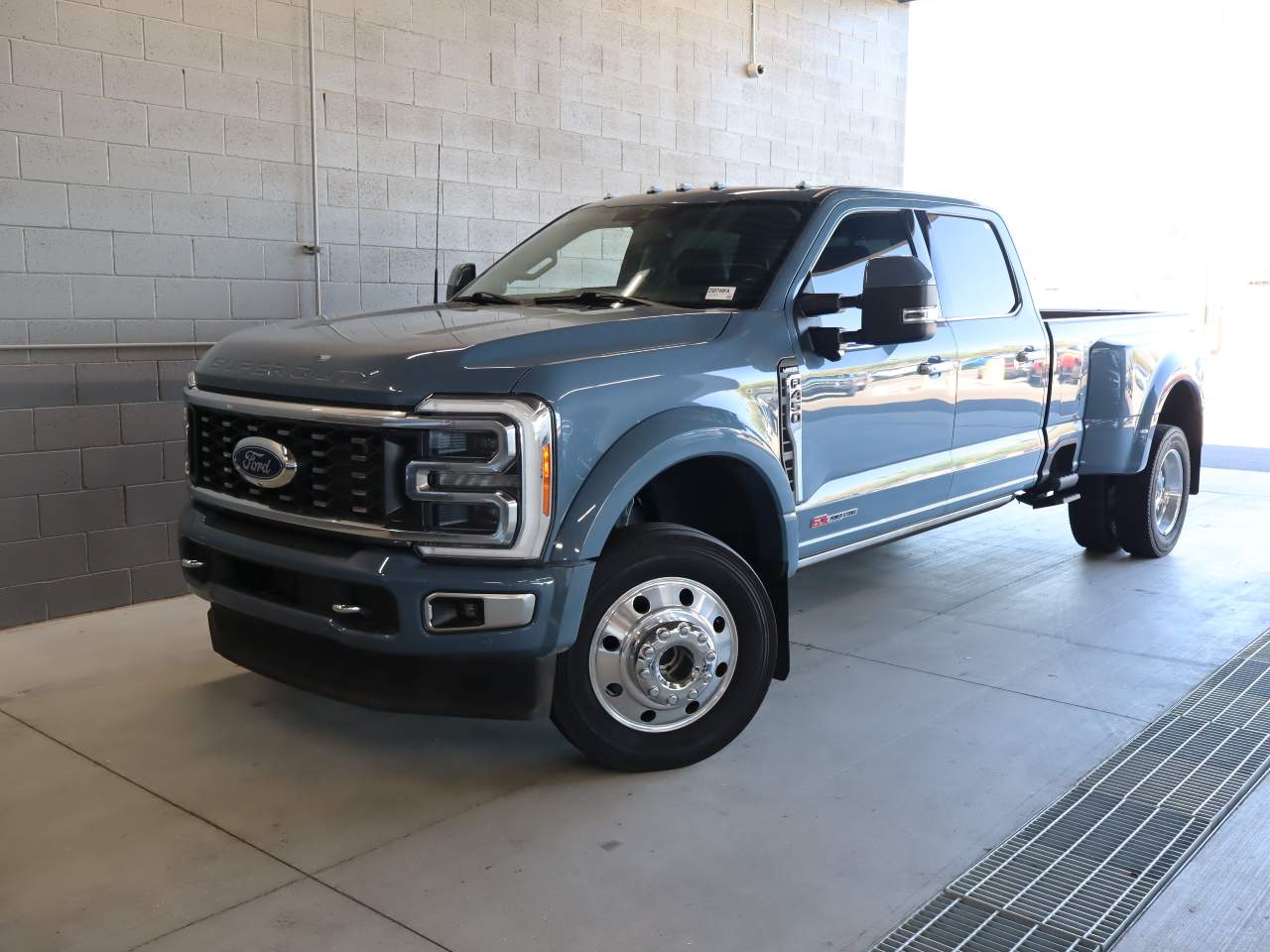 2023 Ford F-450 Super Duty Limited Crew Cab