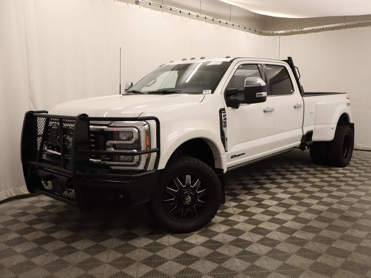 2023 Ford F-450 Super Duty Lariat Crew Cab