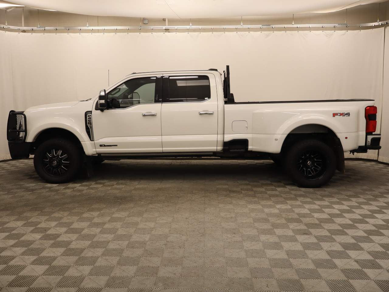 2023 Ford F-450 Super Duty Lariat Crew Cab