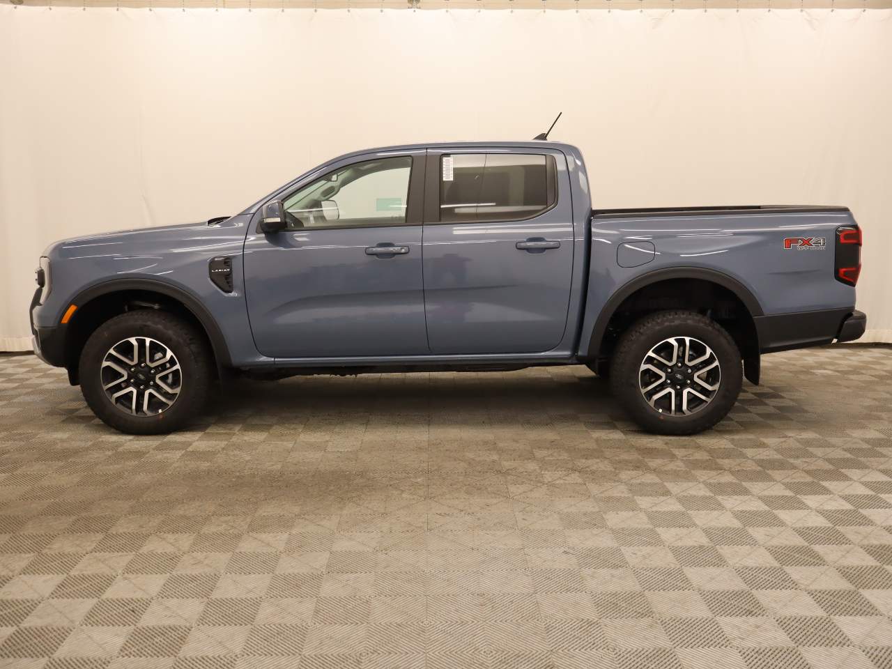 2025 Ford Ranger Lariat photo 2