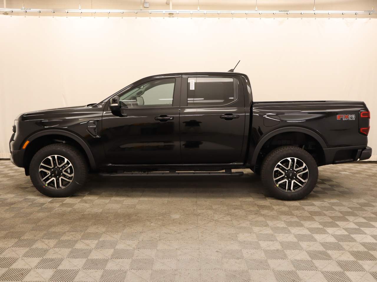 2025 Ford Ranger Lariat photo 3
