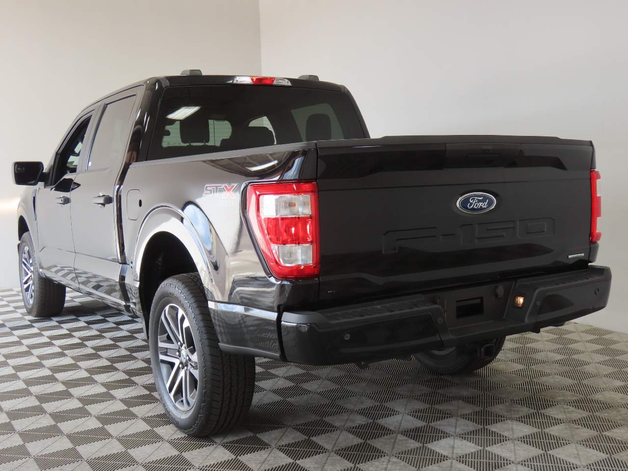 2023 Ford F-150 XL Crew Cab