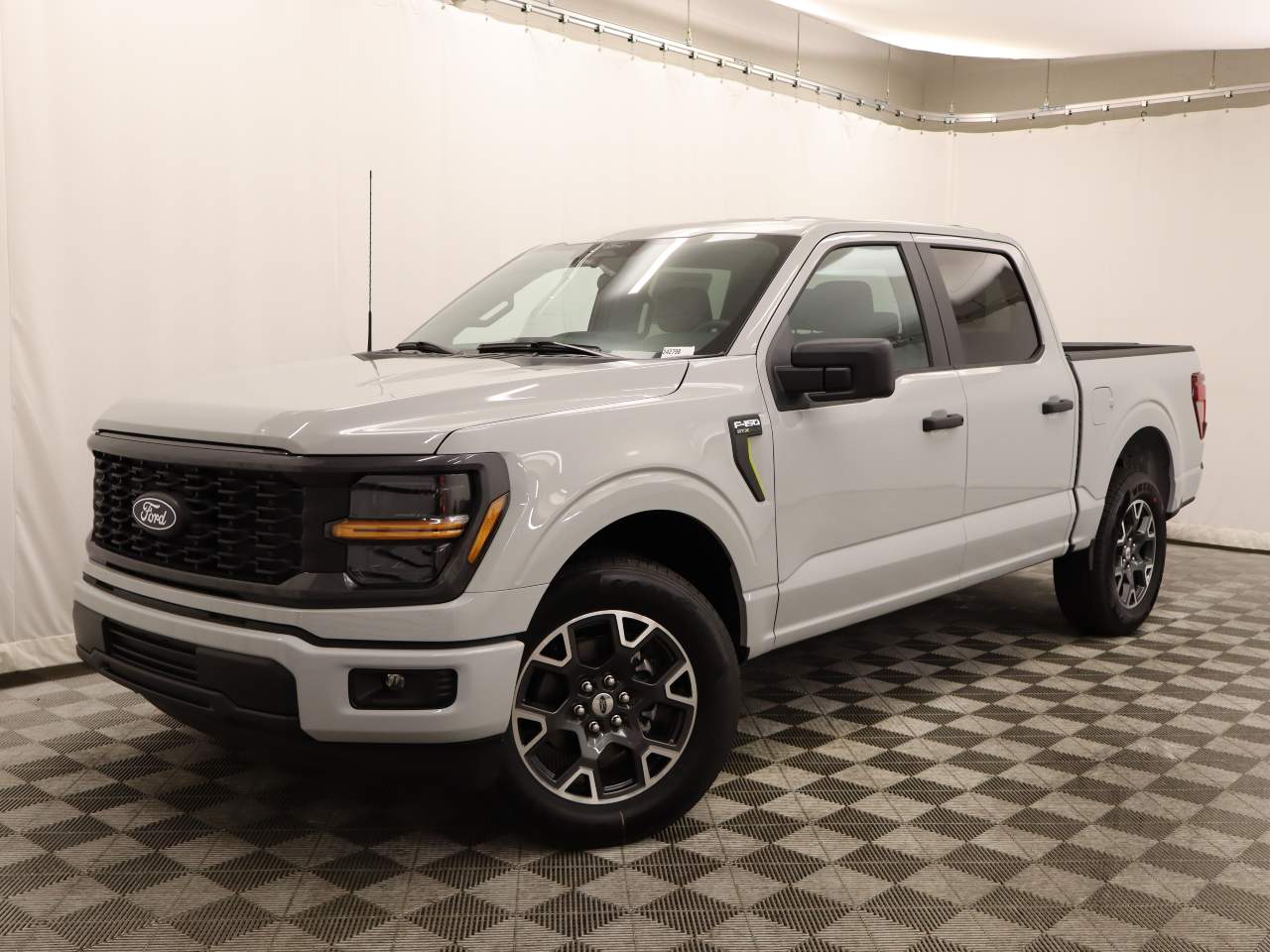 2024 Ford F-150 SuperCrew STX