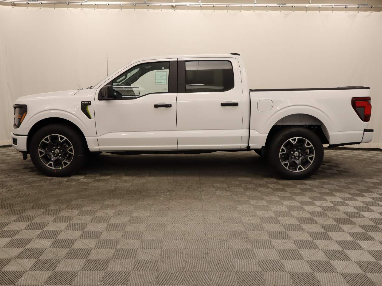 2024 Ford F-150 SuperCrew STX