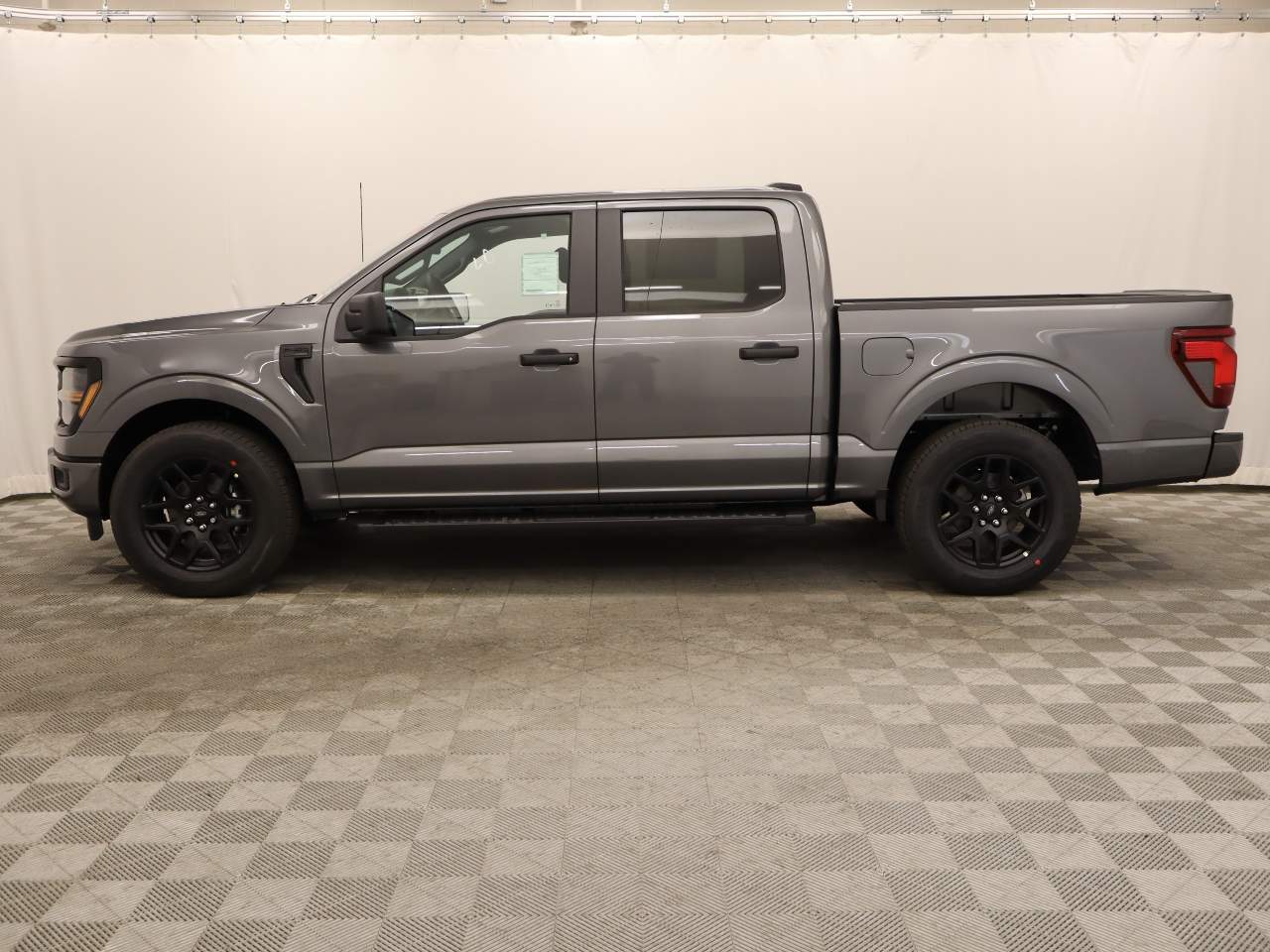 2025 Ford F-150 SuperCrew STX