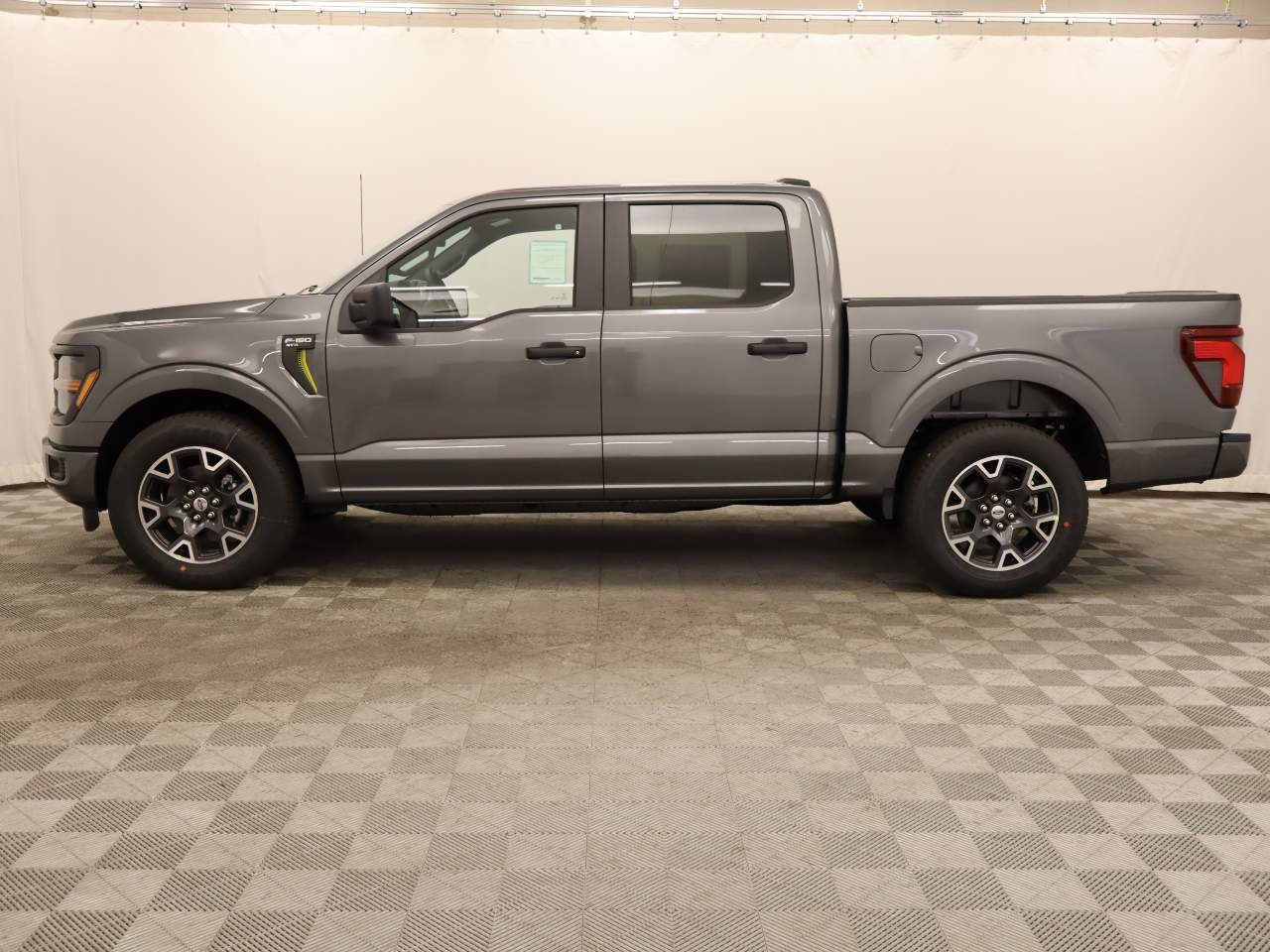 2024 Ford F-150 SuperCrew STX