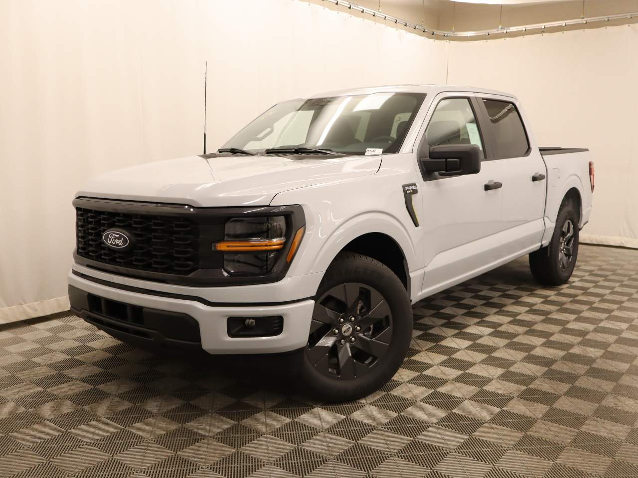2025 Ford F-150 SuperCrew STX