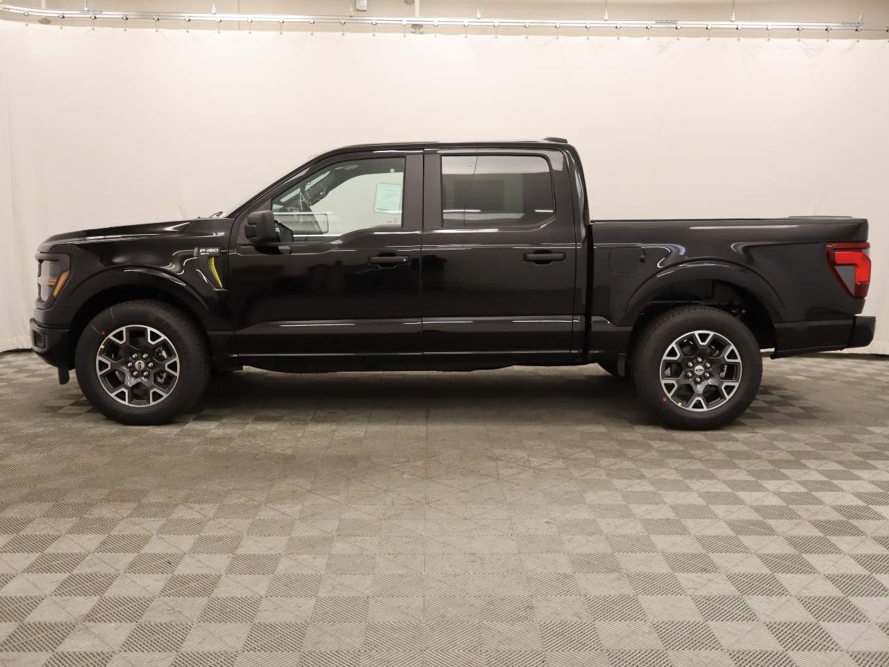 2025 Ford F-150 SuperCrew STX