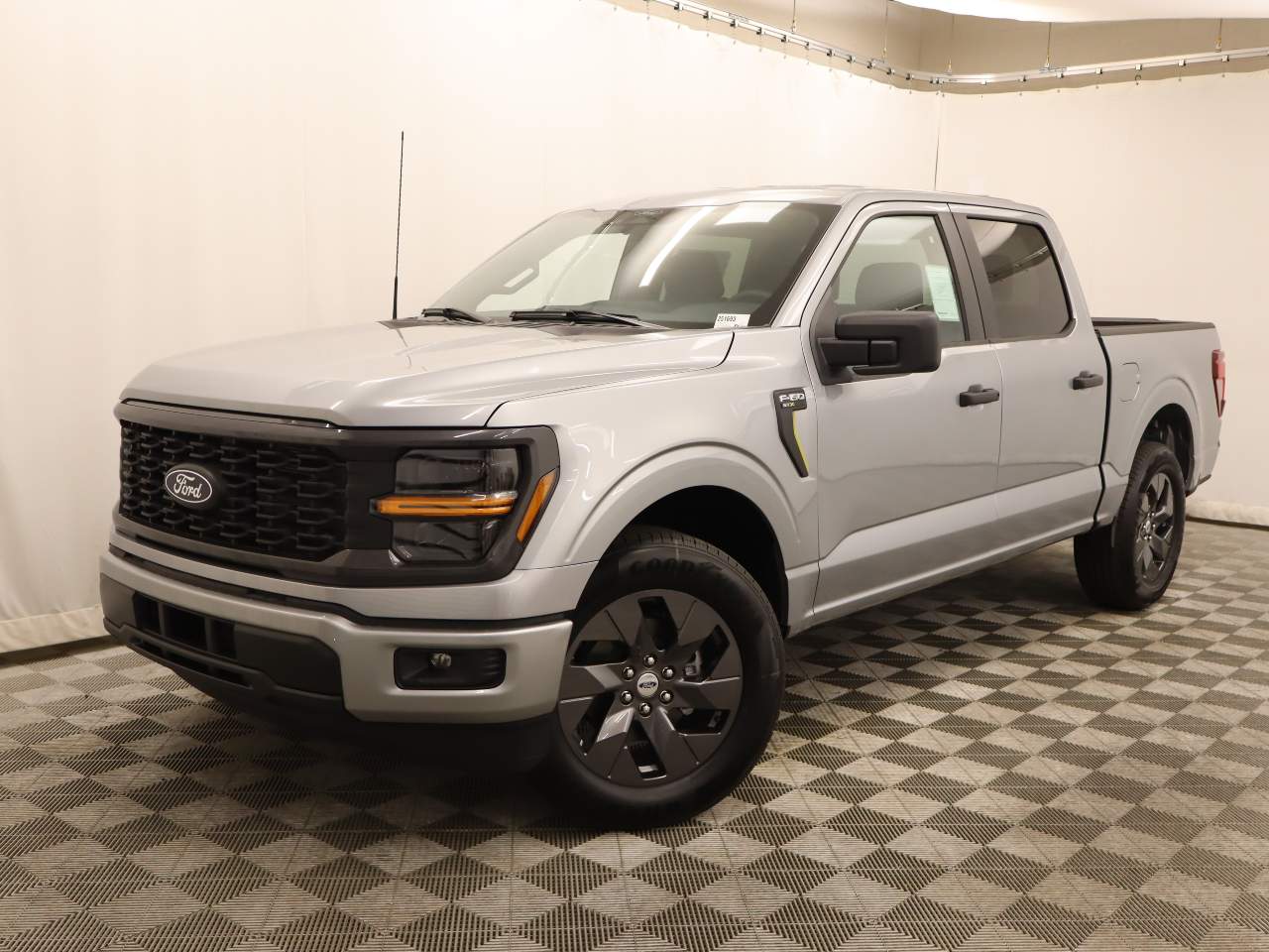 2025 Ford F-150 SuperCrew STX
