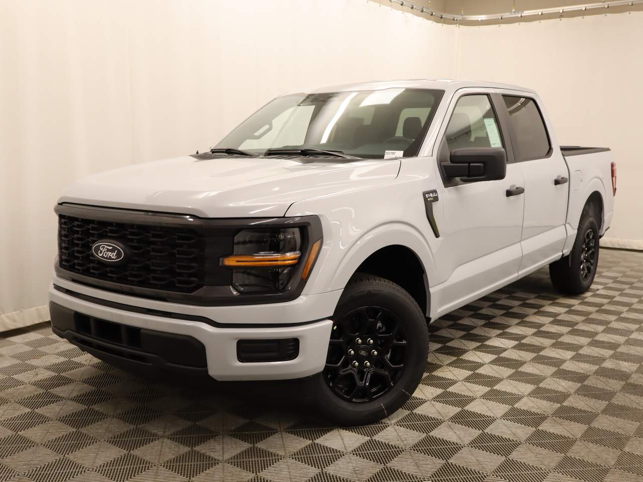 2025 Ford F-150 SuperCrew STX