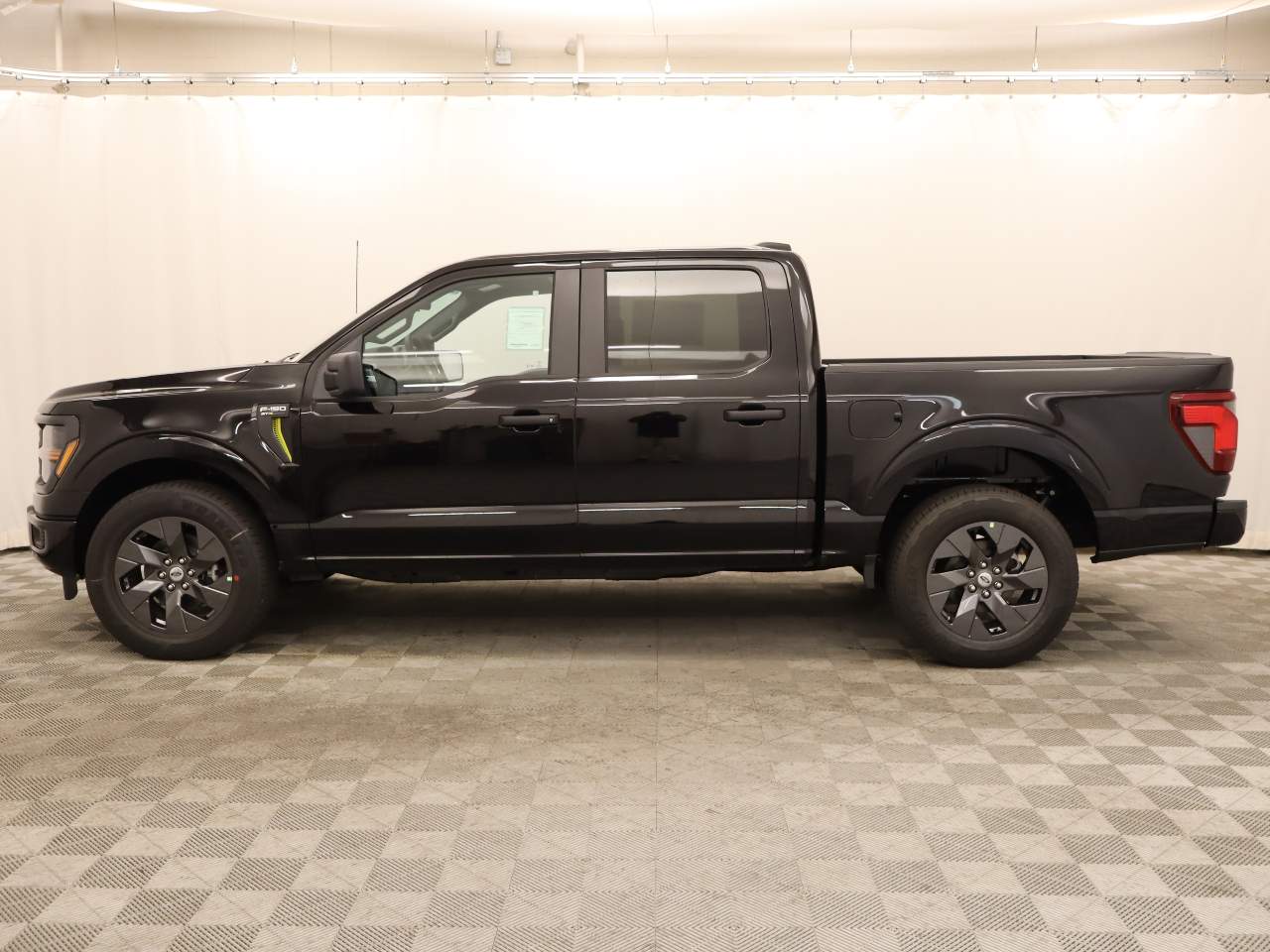 2025 Ford F-150 SuperCrew STX