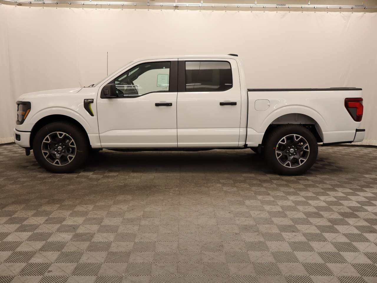 2024 Ford F-150 SuperCrew STX