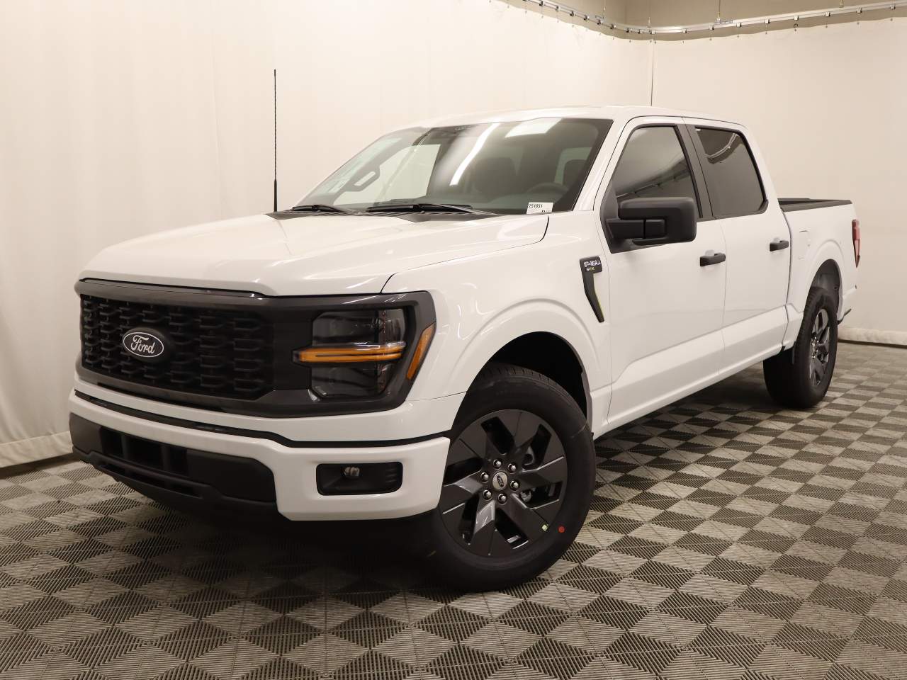 2025 Ford F-150 SuperCrew STX