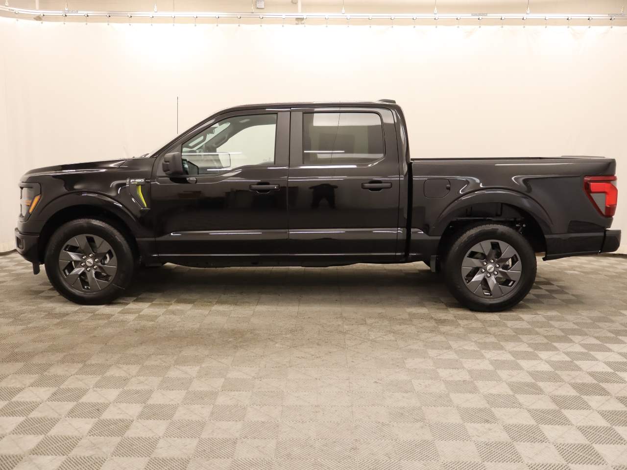 2025 Ford F-150 SuperCrew STX