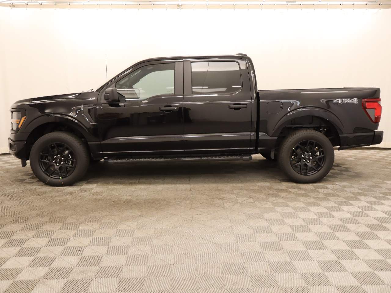 2025 Ford F-150 SuperCrew STX