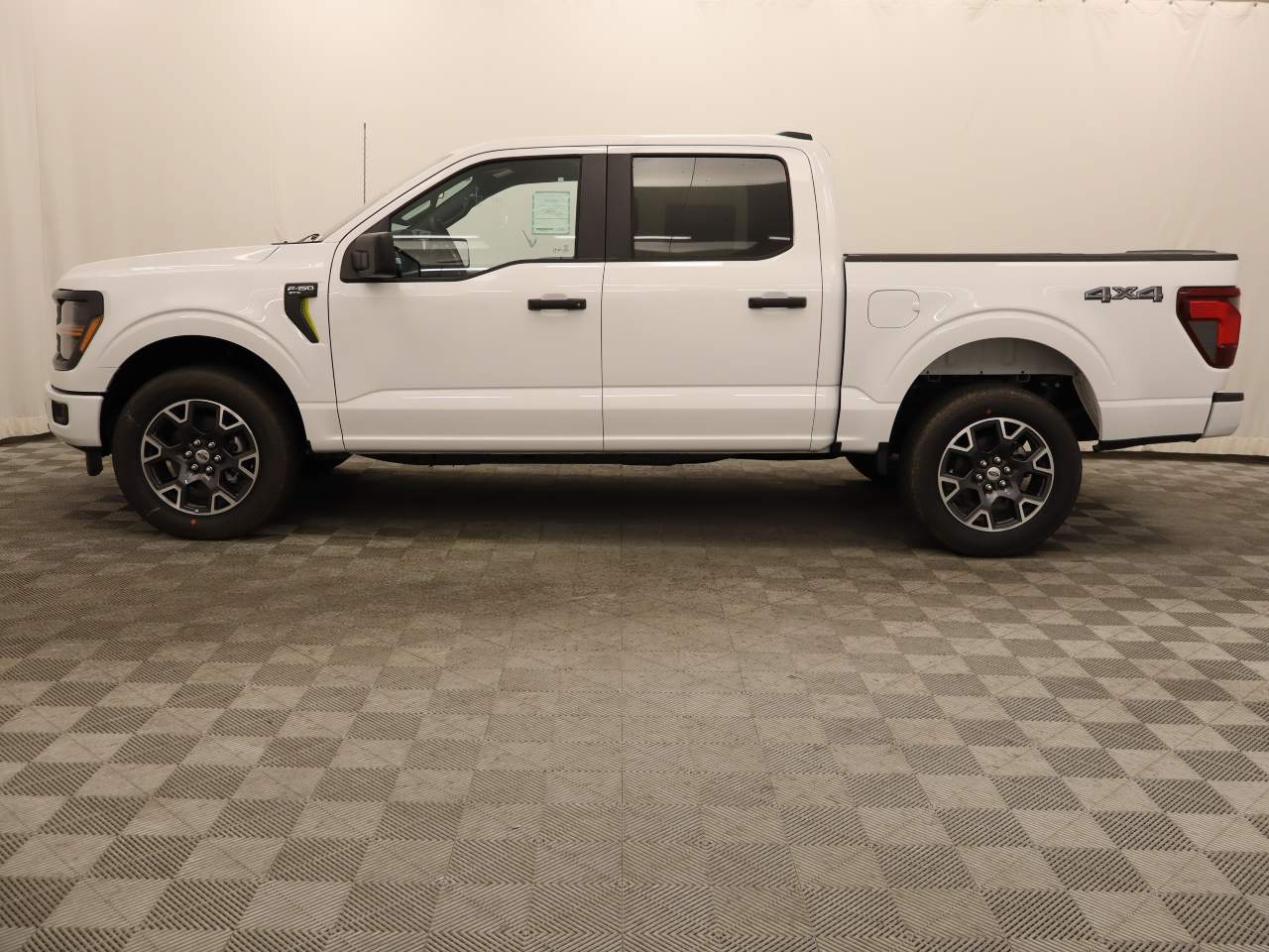 2024 Ford F-150 SuperCrew STX