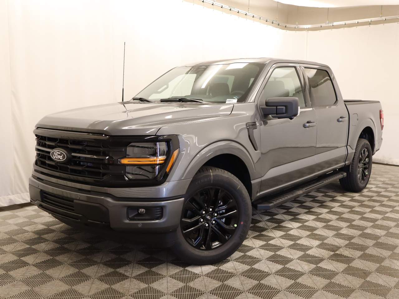 2025 Ford F-150 SuperCrew XLT