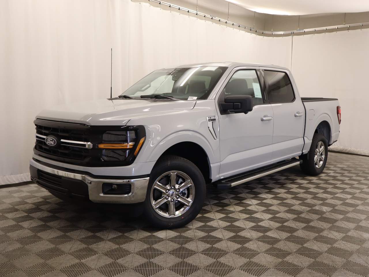 2024 Ford F-150 SuperCrew XLT