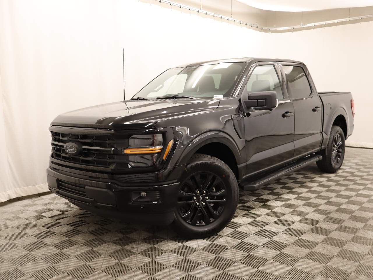 2025 Ford F-150 SuperCrew XLT