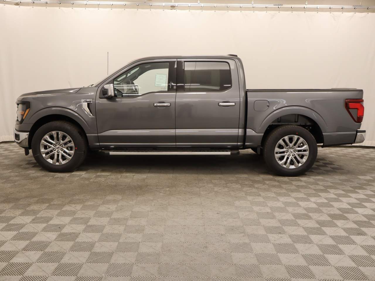 2024 Ford F-150 SuperCrew XLT