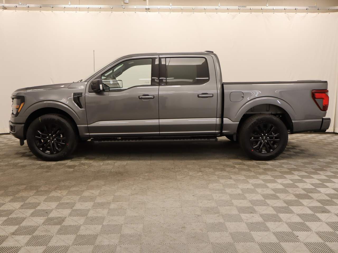 2025 Ford F-150 SuperCrew XLT