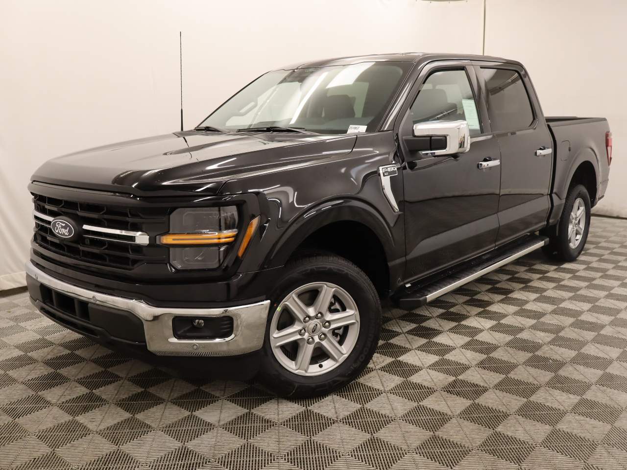 2025 Ford F-150 XLT's photo