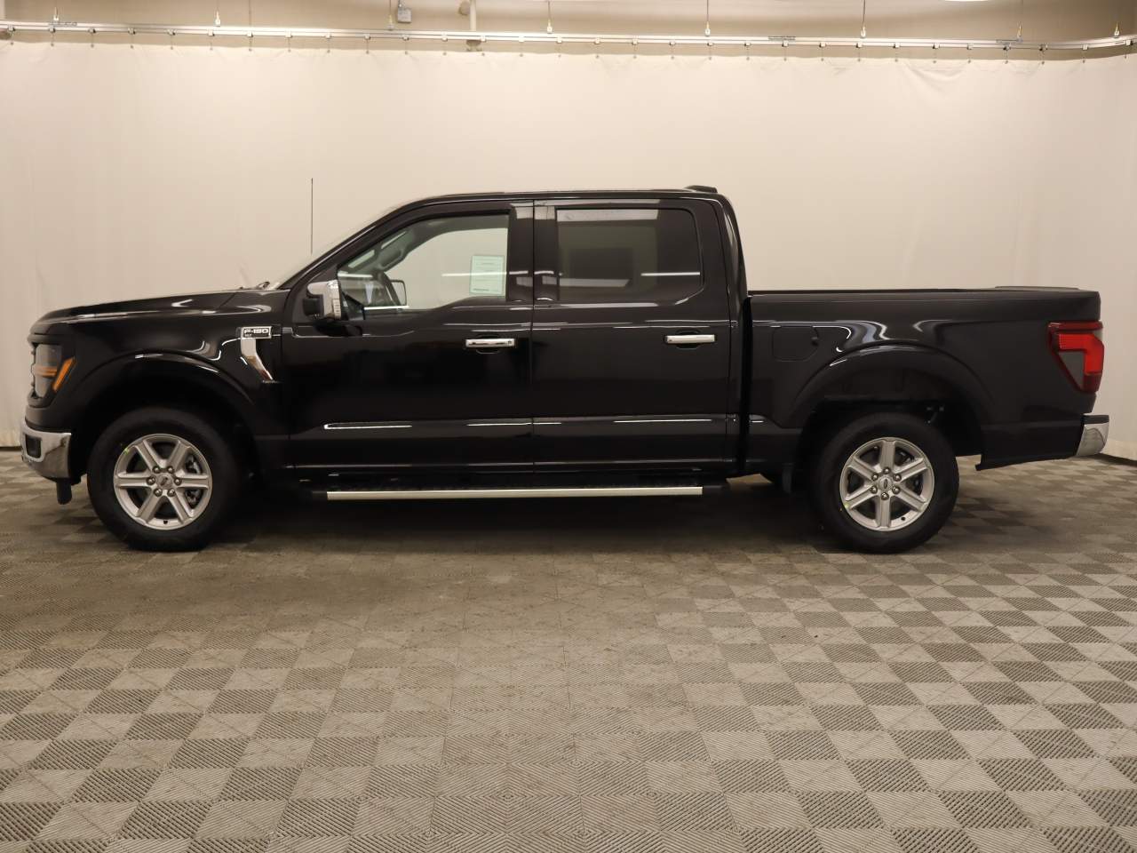 2025 Ford F-150 SuperCrew XLT