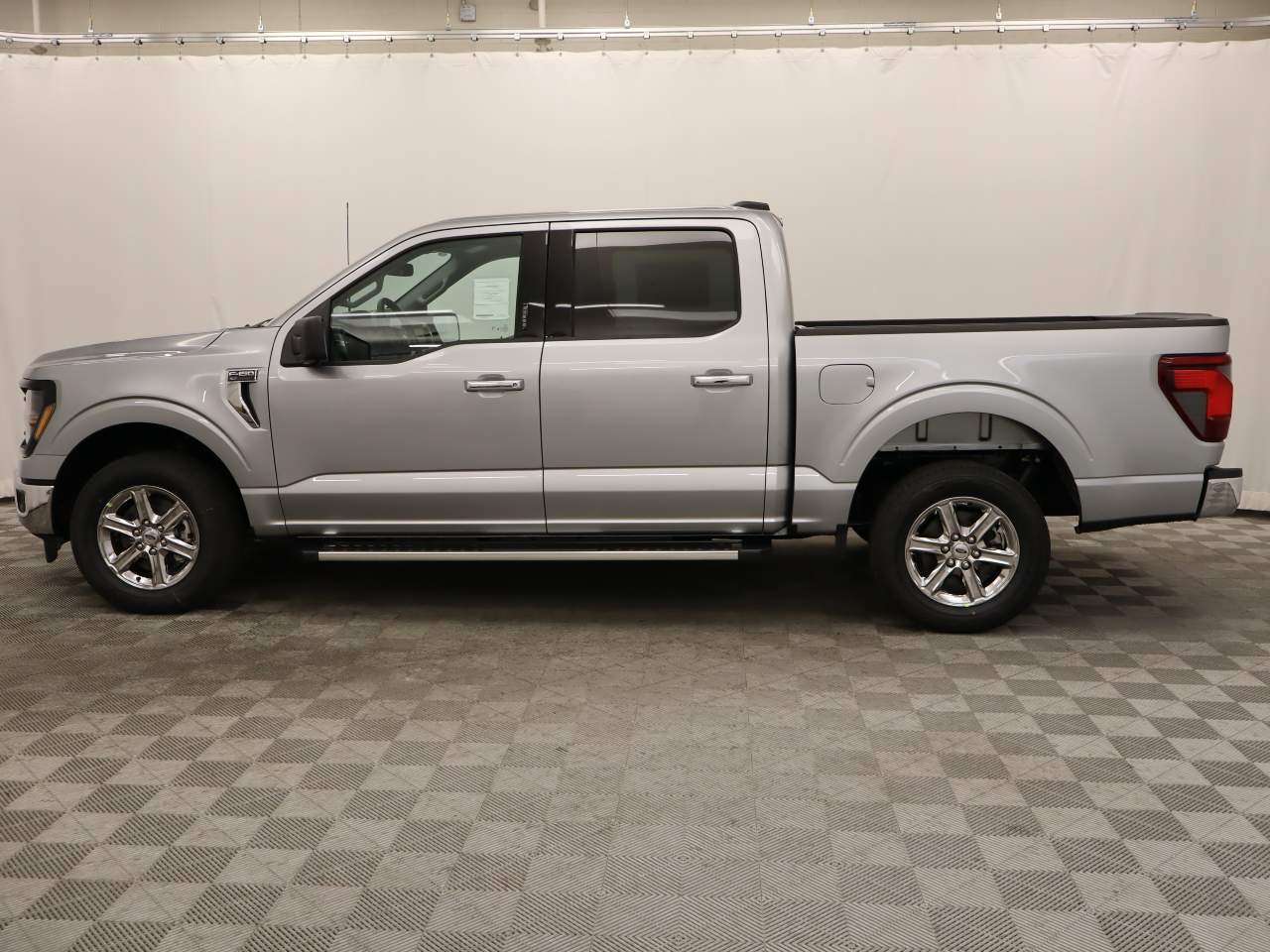 2024 Ford F-150 SuperCrew XLT