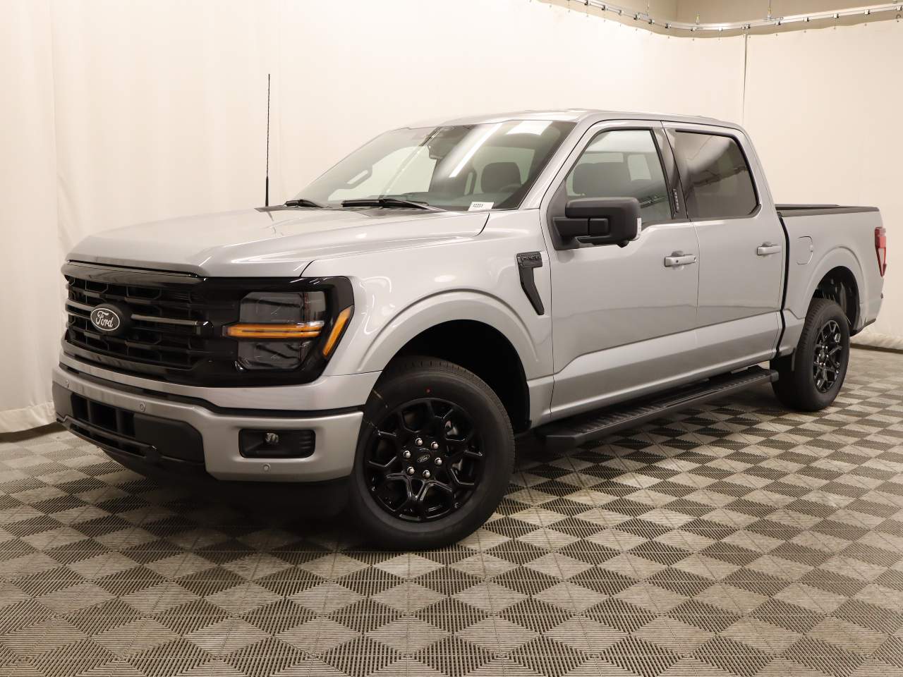 2024 Ford F-150 SuperCrew XLT