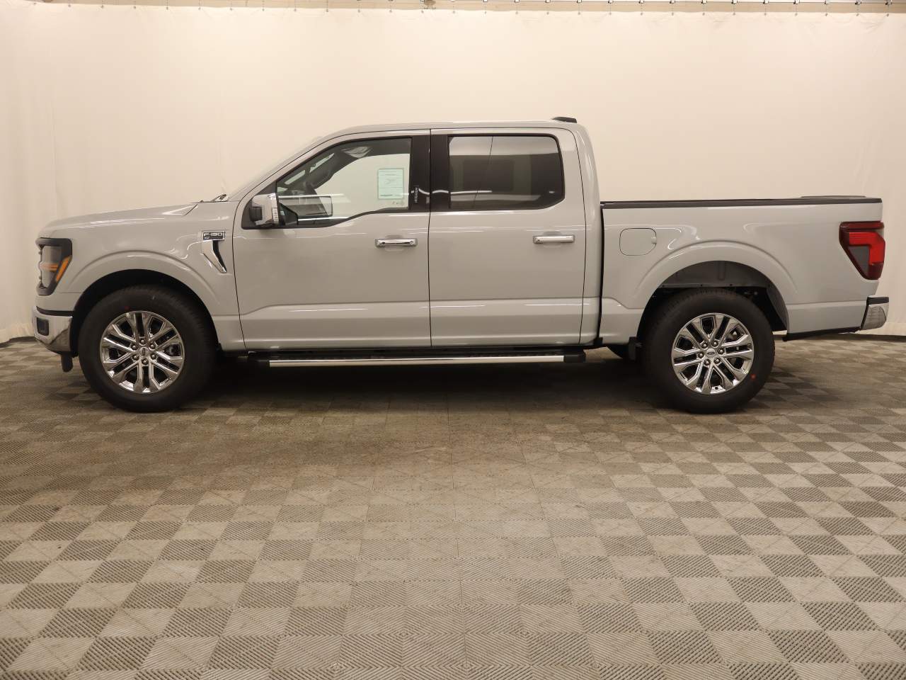 2024 Ford F-150 SuperCrew XLT