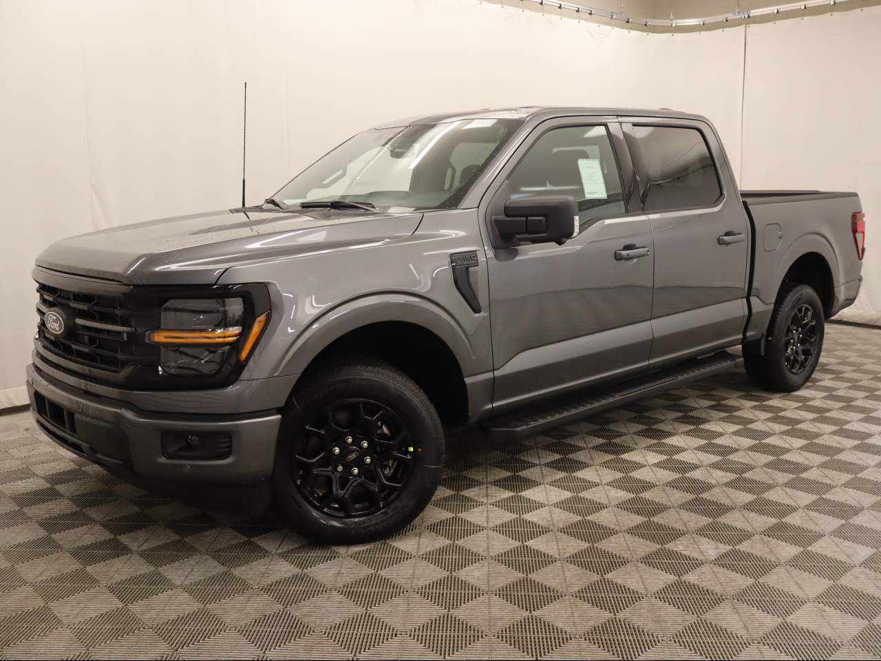 2025 Ford F-150 SuperCrew XLT